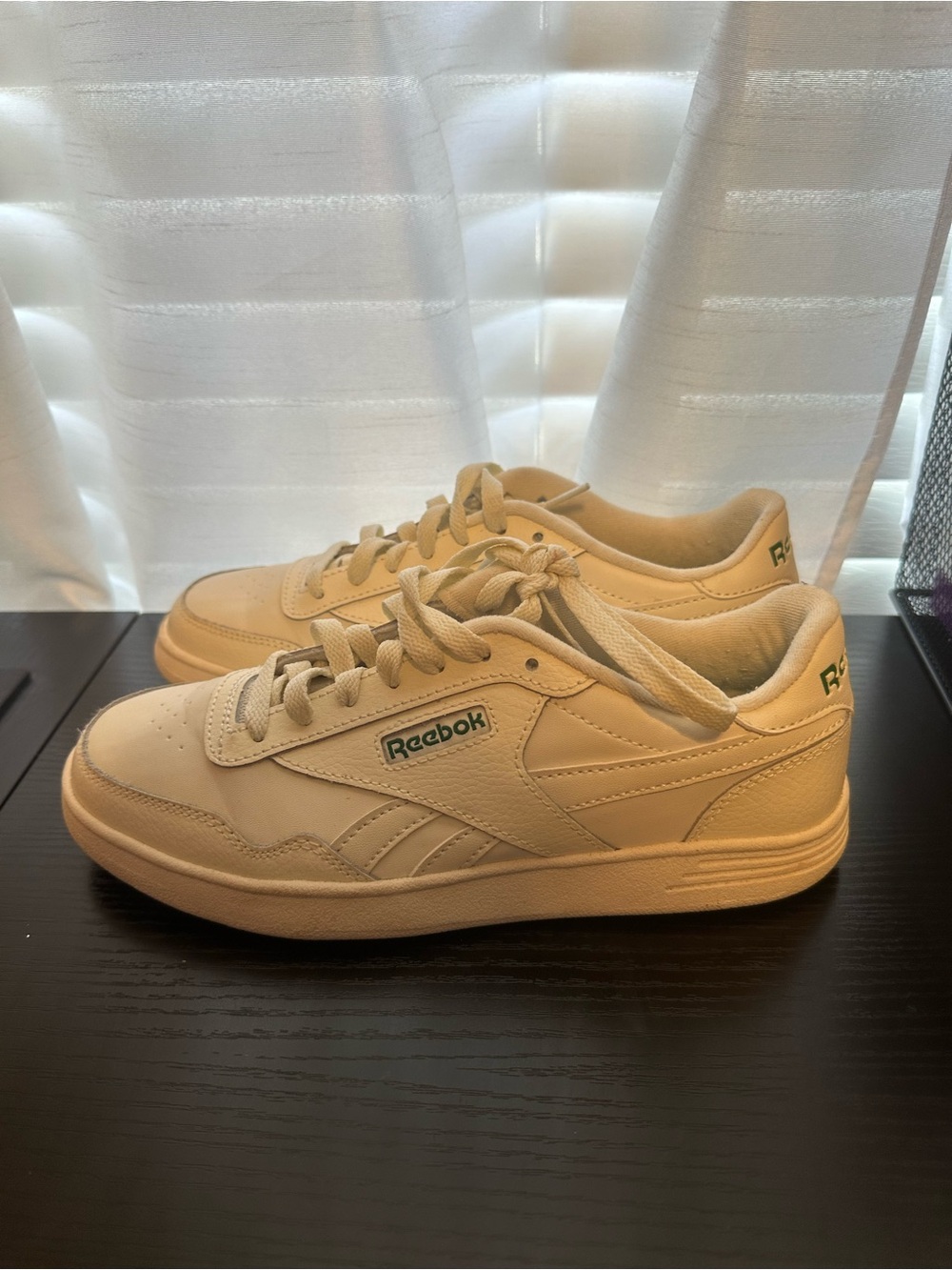 Reebok Low-Top Sneakers in Off-White with Green Logo
